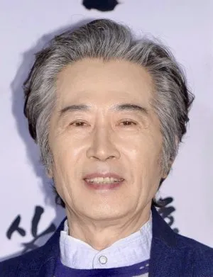 Baek  Yoon Shik